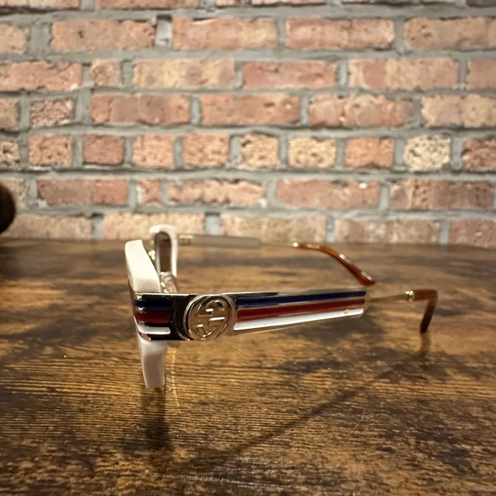 Gucci White & Gold Sunglasses (GG0522S) - Picture 4 of 4